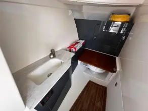 Thumbnail von Boston Whaler 330 Vantage