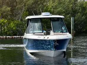 Thumbnail von Boston Whaler 330 Vantage