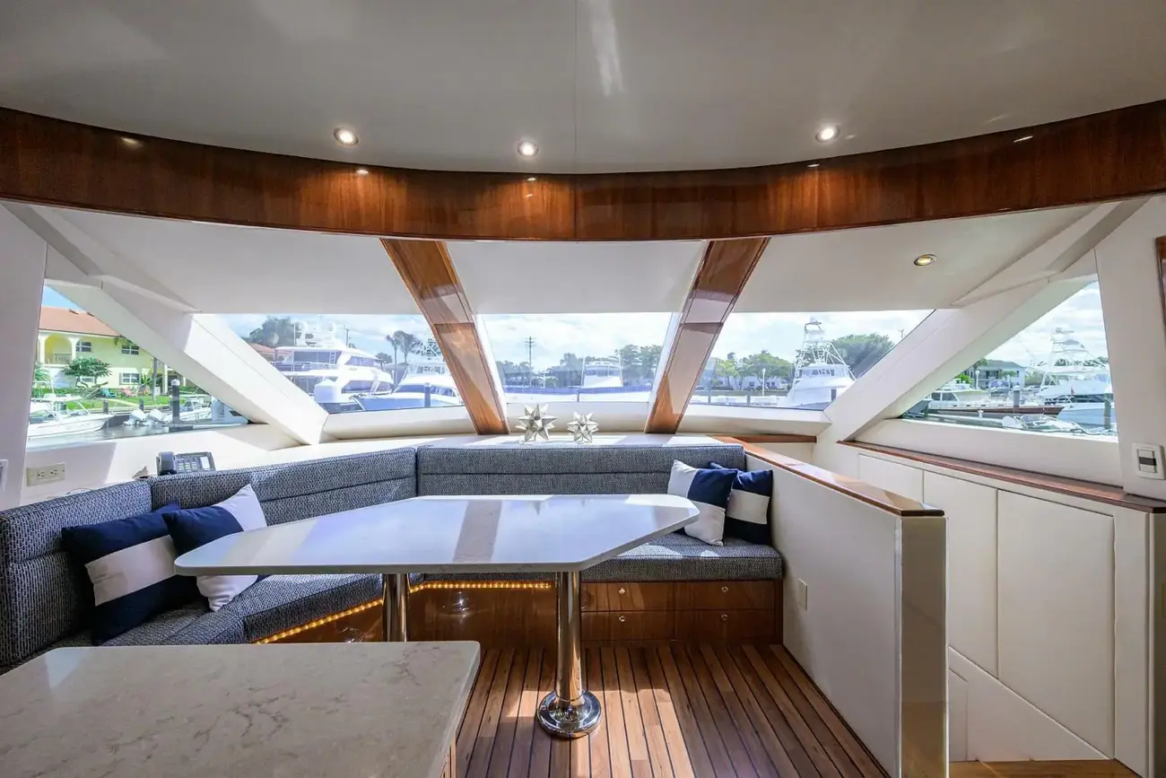 Thumbnail von Hatteras 80 Enclosed Bridge Skylounge SAPPHIRE