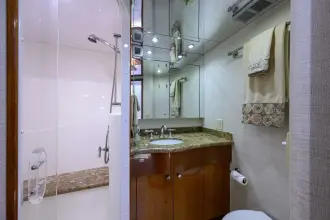 Thumbnail von Hatteras 80 Enclosed Bridge Skylounge SAPPHIRE