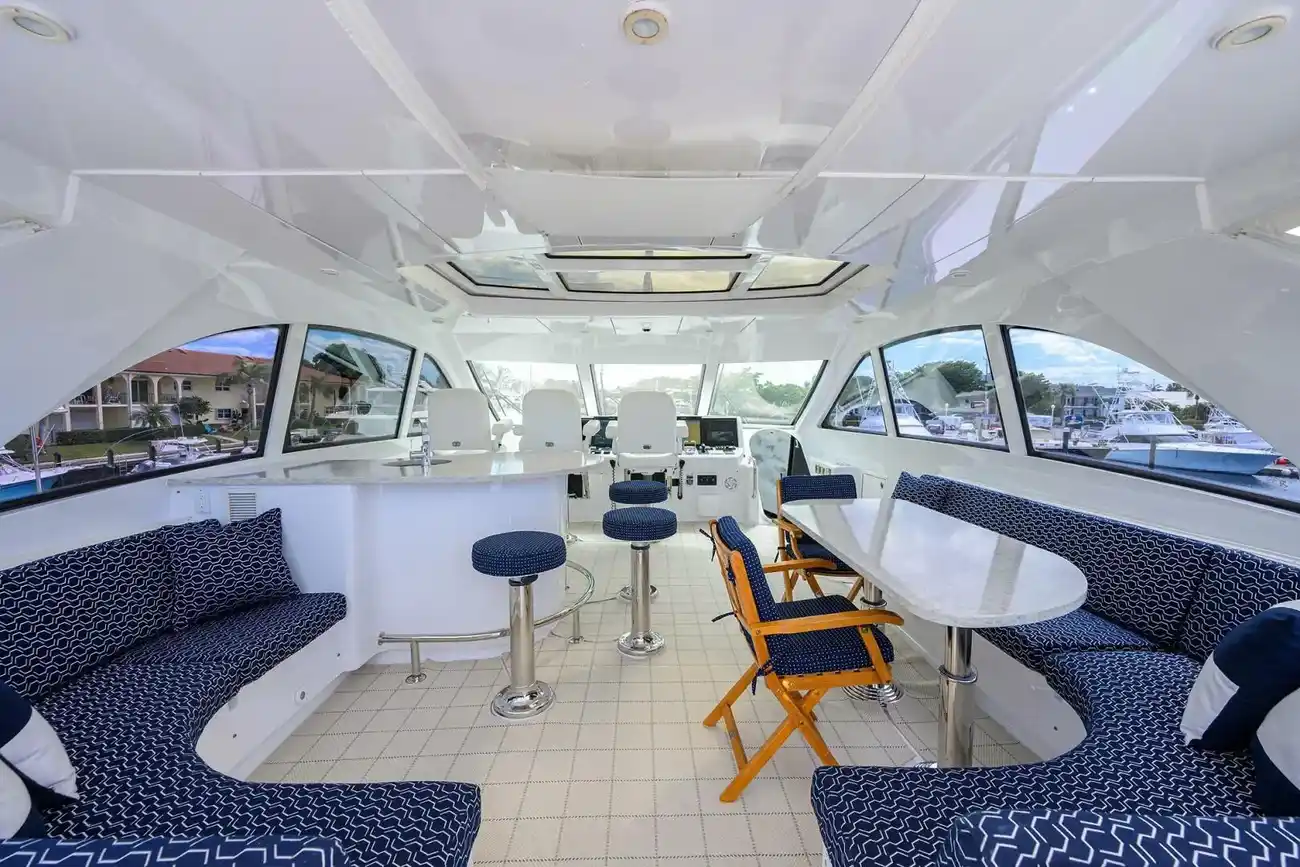Thumbnail von Hatteras 80 Enclosed Bridge Skylounge SAPPHIRE