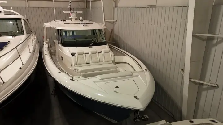 Tiara Yachts 48LS