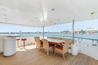 Thumbnail von Horizon Motor Yachts Custom 98 Tri-Deck REVERIE