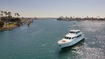 Thumbnail von Horizon Motor Yachts Custom 98 Tri-Deck REVERIE