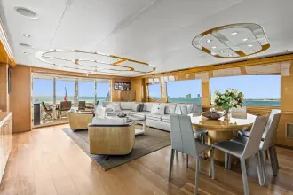 Thumbnail von Hatteras 80 Enclosed Bridge Skylounge