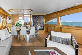 Thumbnail von Hatteras 80 Enclosed Bridge Skylounge