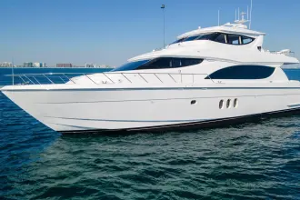 Thumbnail von Hatteras 80 Enclosed Bridge Skylounge