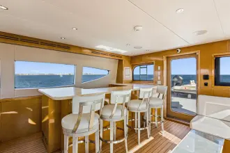 Thumbnail von Hatteras 80 Enclosed Bridge Skylounge