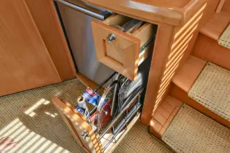 Thumbnail von Mckinna 57 Pilothouse Descompresión