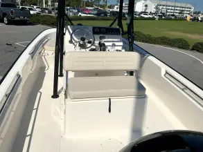 Thumbnail von Boston Whaler 190 Montauk