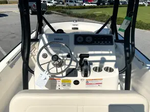 Thumbnail von Boston Whaler 190 Montauk