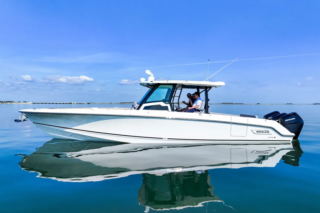 Boston Whaler 380 Outrage