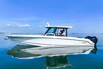 Thumbnail von Boston Whaler 380 Outrage