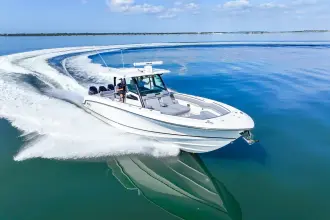 Thumbnail von Boston Whaler 380 Outrage