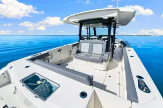 Thumbnail von Boston Whaler 380 Outrage
