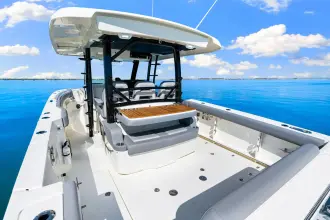 Thumbnail von Boston Whaler 380 Outrage
