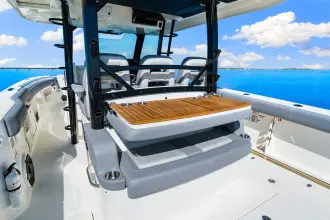Thumbnail von Boston Whaler 380 Outrage