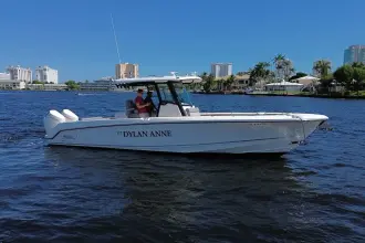 Thumbnail von Boston Whaler 330 Outrage
