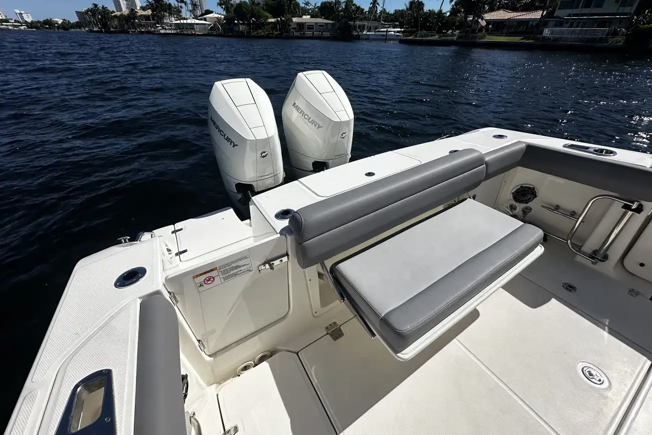 Thumbnail von Boston Whaler 330 Outrage