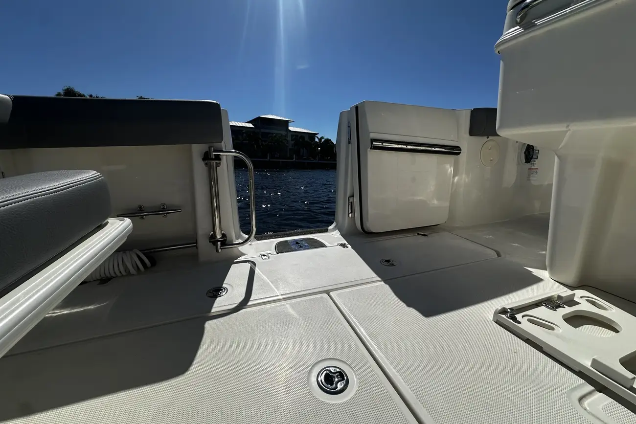 Thumbnail von Boston Whaler 330 Outrage