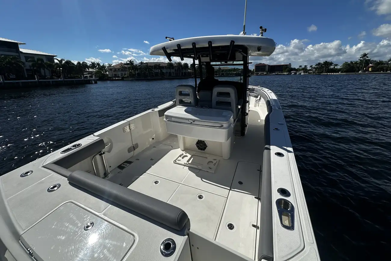Thumbnail von Boston Whaler 330 Outrage