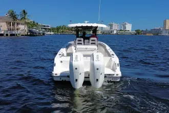 Thumbnail von Boston Whaler 330 Outrage