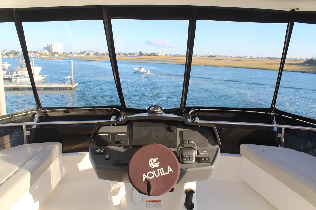 Thumbnail von アクイラ 44 ヨット