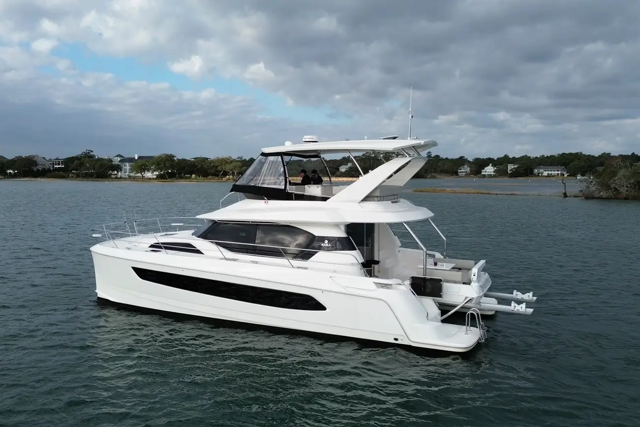 Thumbnail von アクイラ 44 ヨット