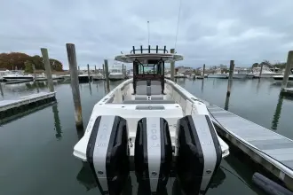 Thumbnail von Boston Whaler 360 Outrage