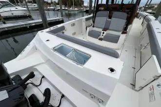 Thumbnail von Boston Whaler 360 Outrage