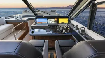 Thumbnail von Riviera 6800 Sport Yacht