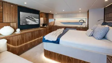 Thumbnail von Riviera 6800 Sport Yacht