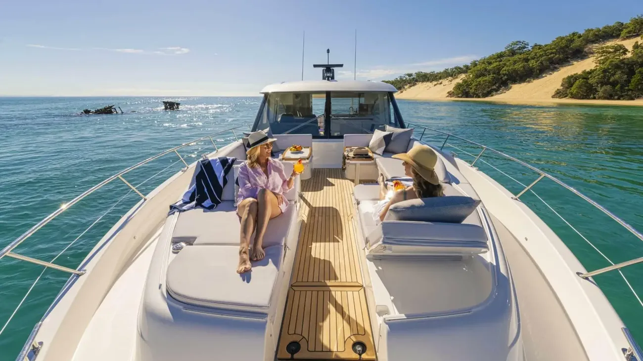 Thumbnail von Riviera 6800 Sport Yacht