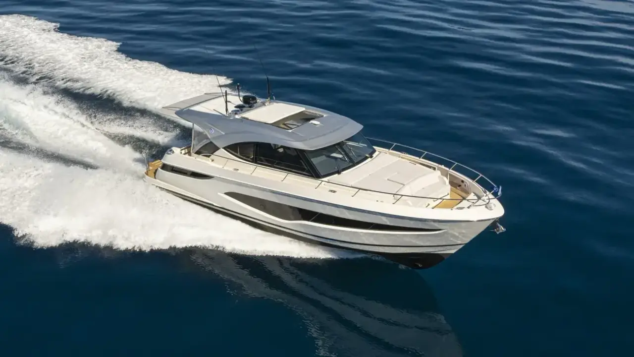 Riviera 4300 Sports Express