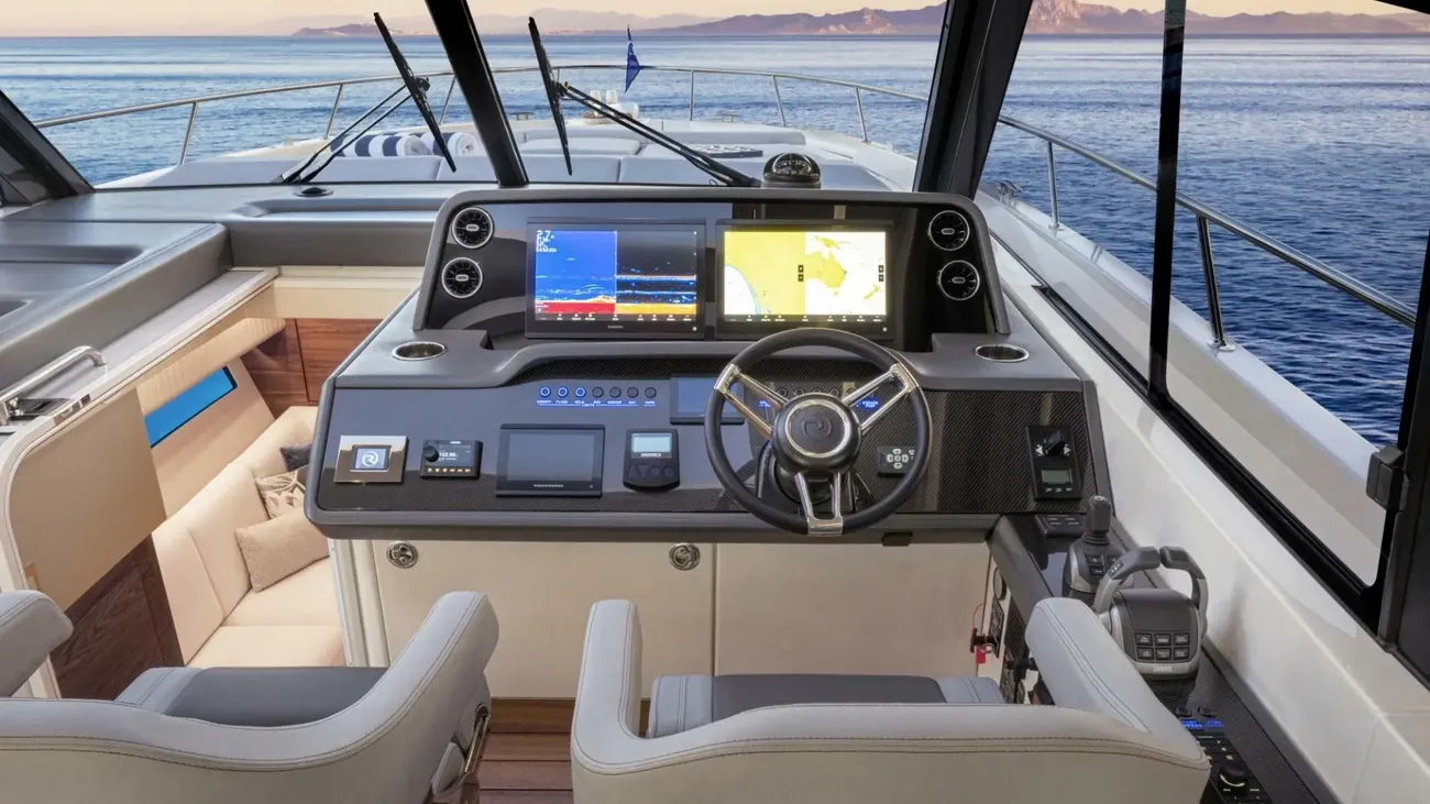 Thumbnail von Riviera 4300 Sports Express