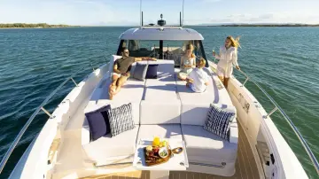 Thumbnail von Riviera 4300 Sports Express