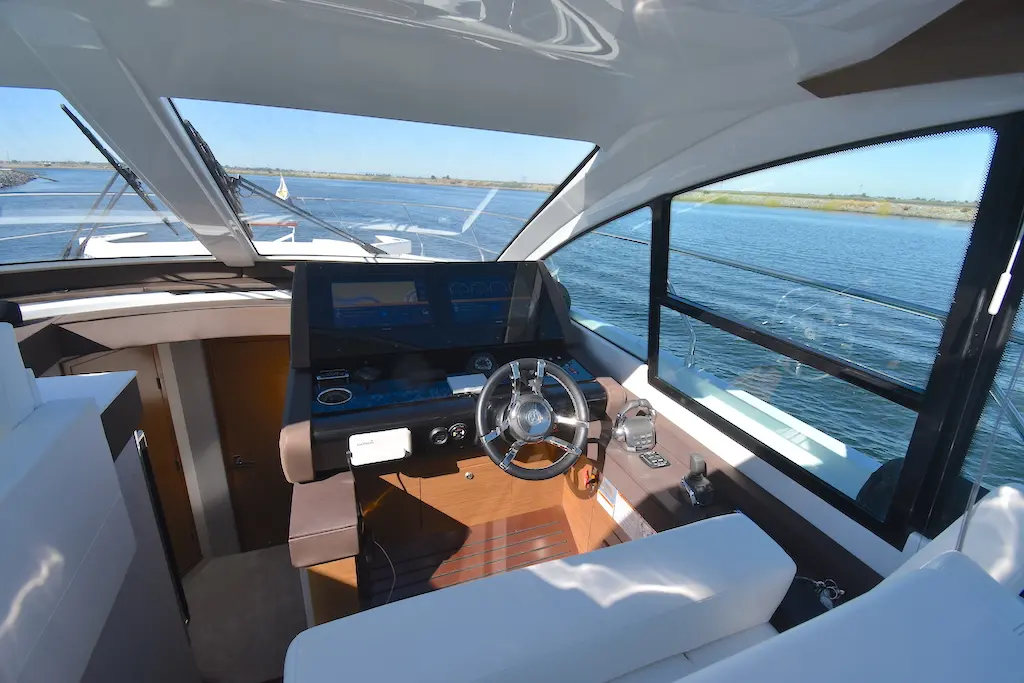 Thumbnail von Cruisers Yachts 50 Cantius