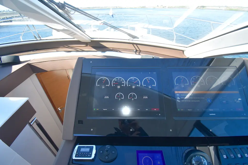 Thumbnail von Cruisers Yachts 50 Cantius