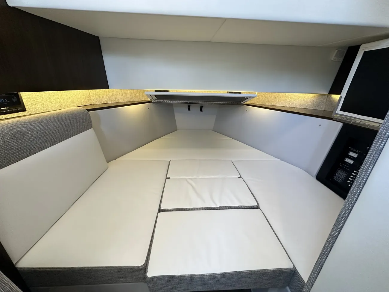 Thumbnail von Cruisers Yachts 38 GLS OB