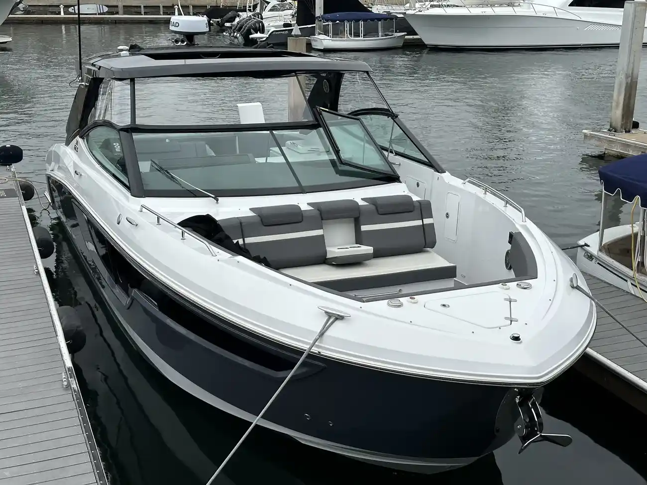 Thumbnail von Cruisers Yachts 38 GLS OB