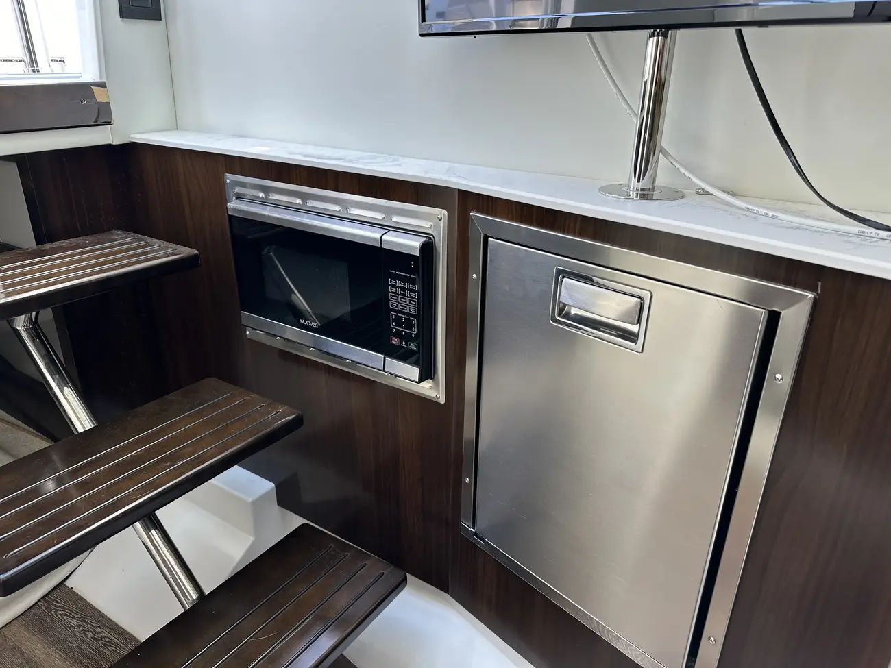 Thumbnail von Cruisers Yachts 38 GLS OB