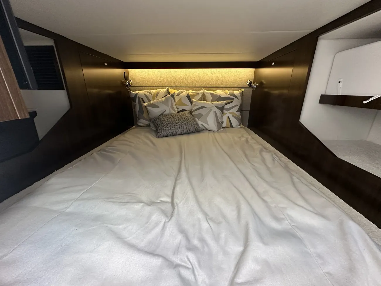 Thumbnail von Cruisers Yachts 38 GLS OB