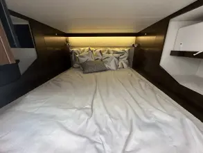 Thumbnail von Cruisers Yachts 38 GLS OB