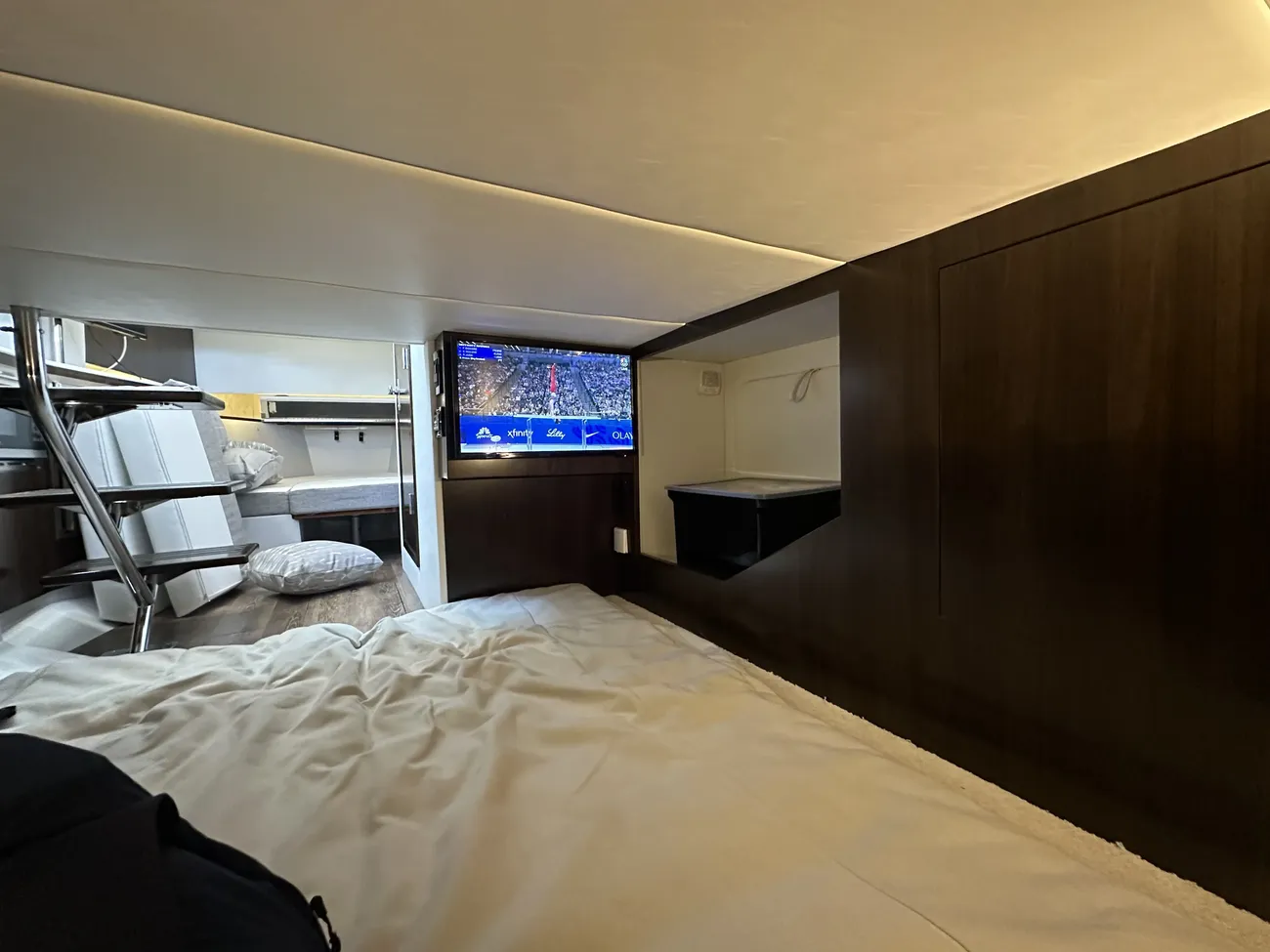 Thumbnail von Cruisers Yachts 38 GLS OB