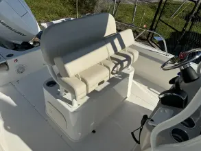 Thumbnail von Boston Whaler 210 Montauk