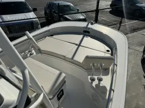 Thumbnail von Boston Whaler 210 Montauk