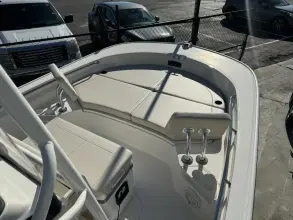 Thumbnail von Boston Whaler 210 Montauk