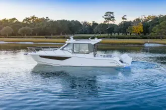 Thumbnail von Boston Whaler 365 Conquest