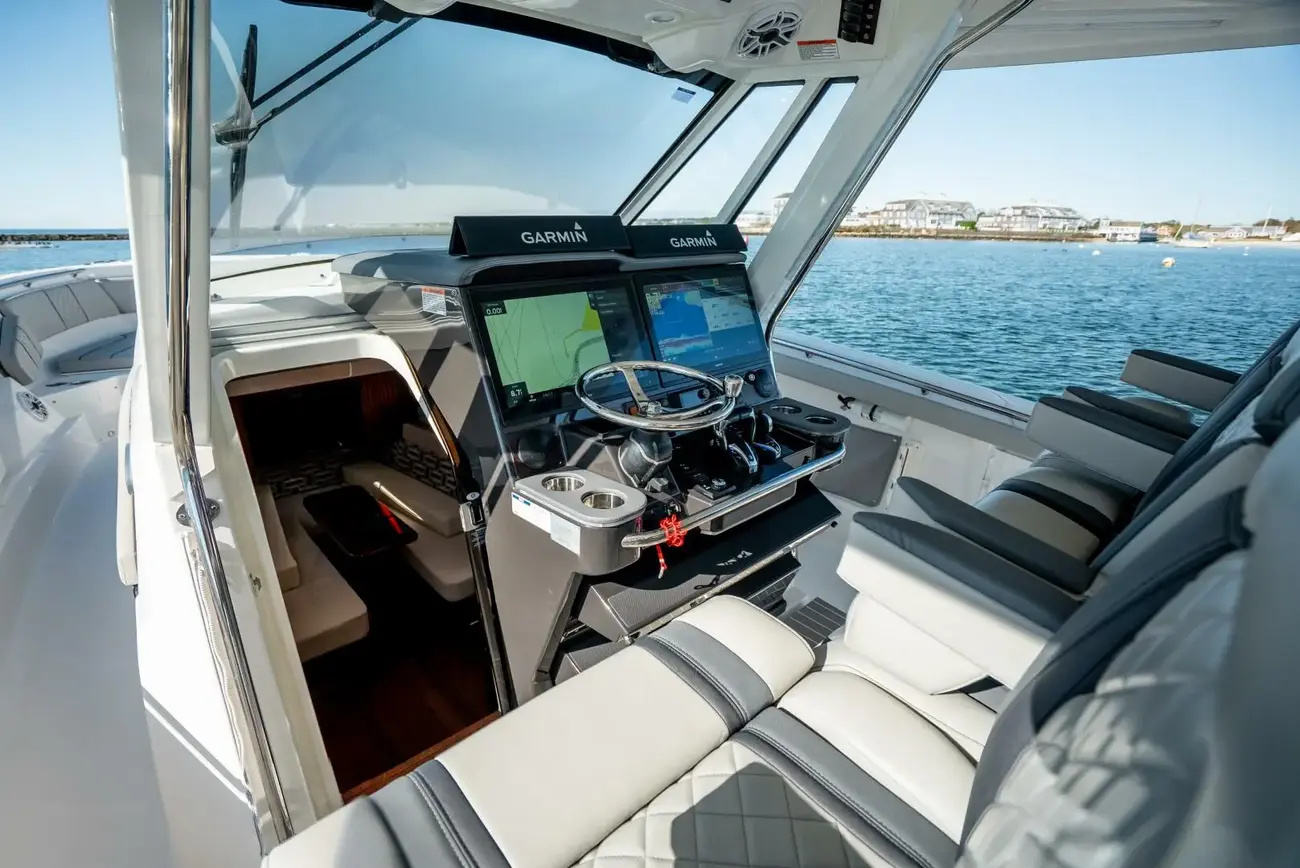 Thumbnail von Pursuit S 428 Moore Time