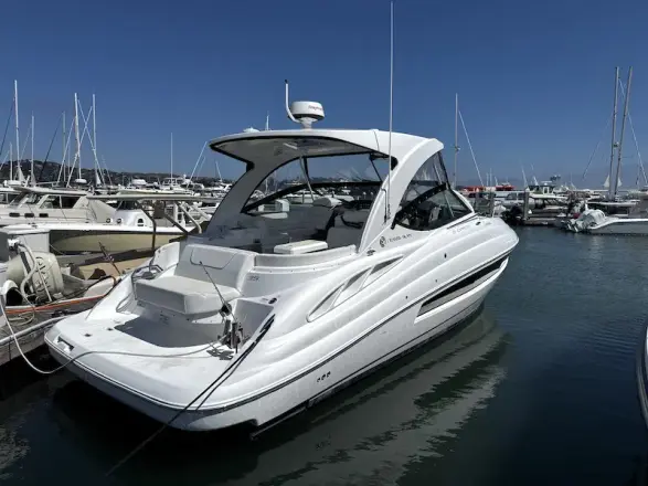 Cruisers Yachts 35 Express